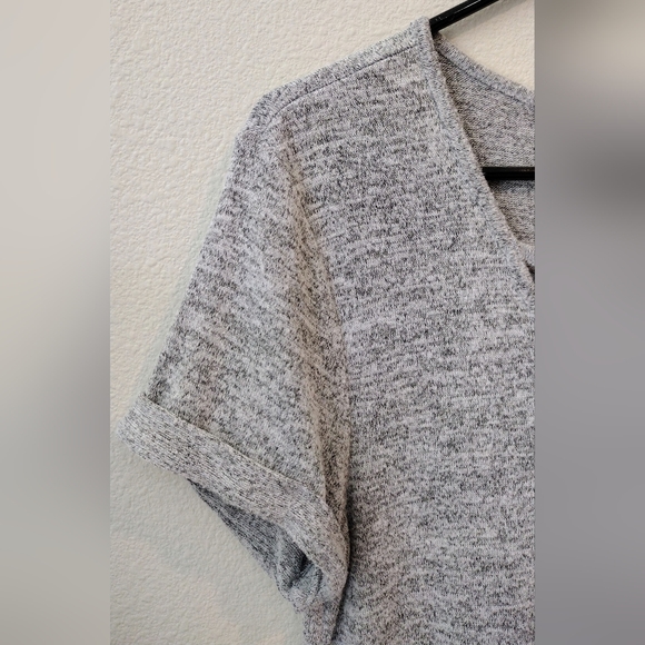 a.n.a. A New Approach Heather Gray Crisscross Top- Small - Picture 4 of 8